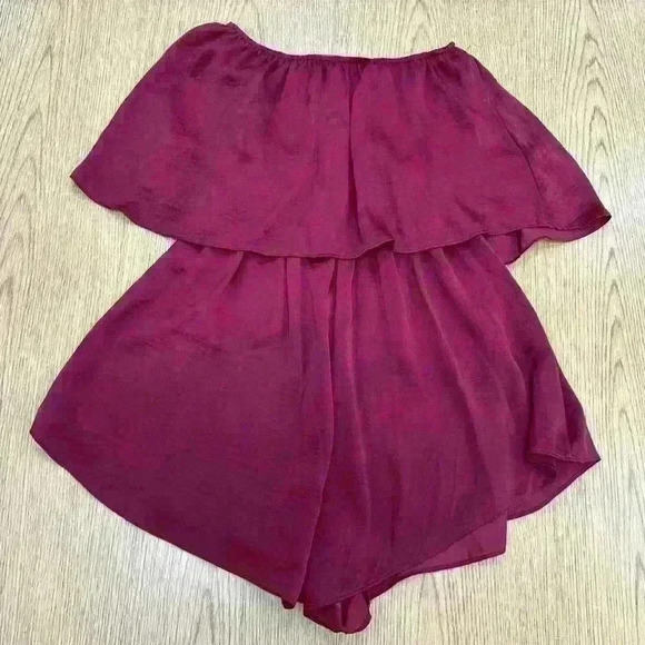 Honey Punch Strapless Short Satin Romper Size Small - Picture 2 of 3